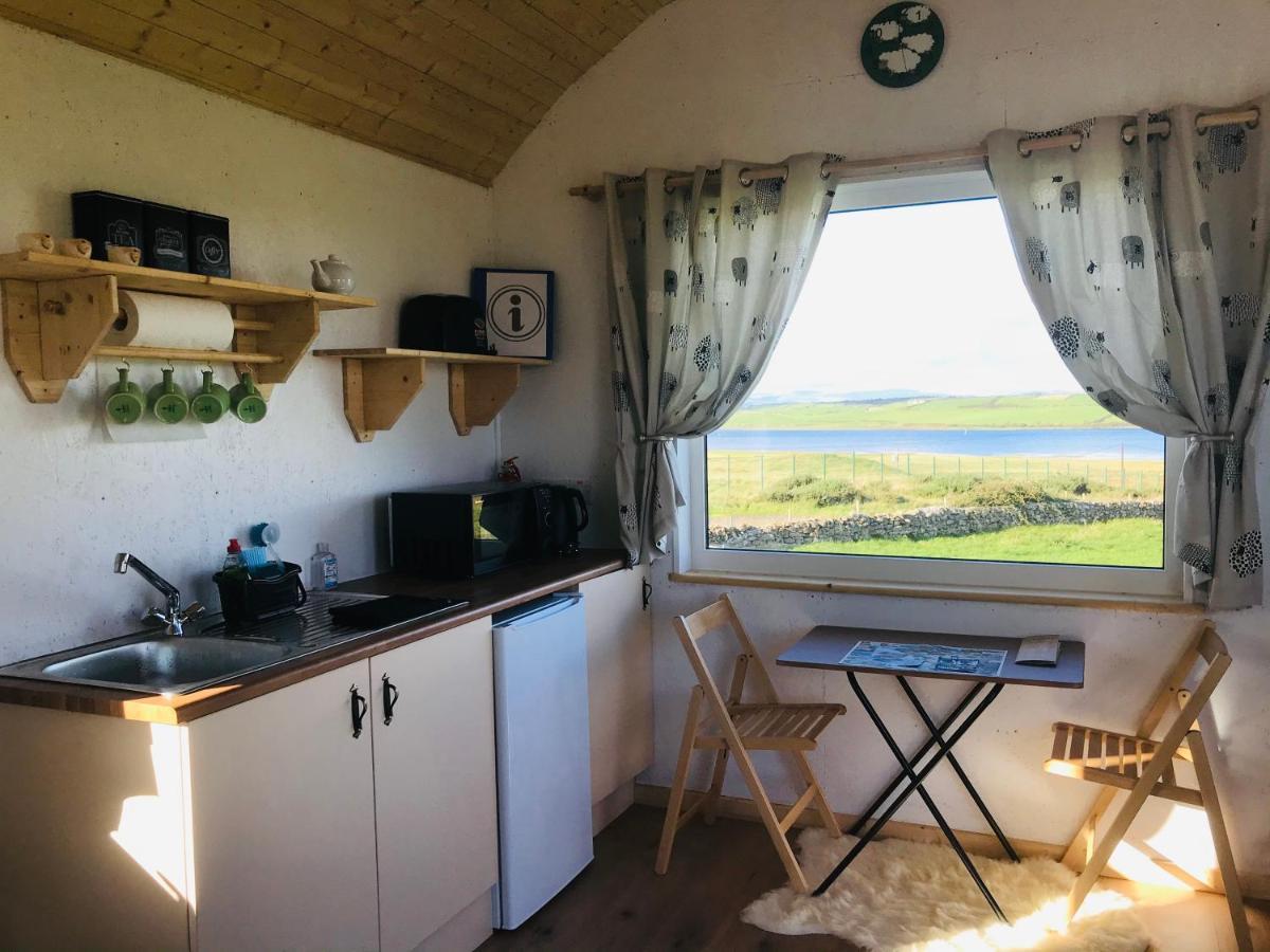 The Snuggly Sheep Shepherd Hut Farm Stay Балишанън Екстериор снимка