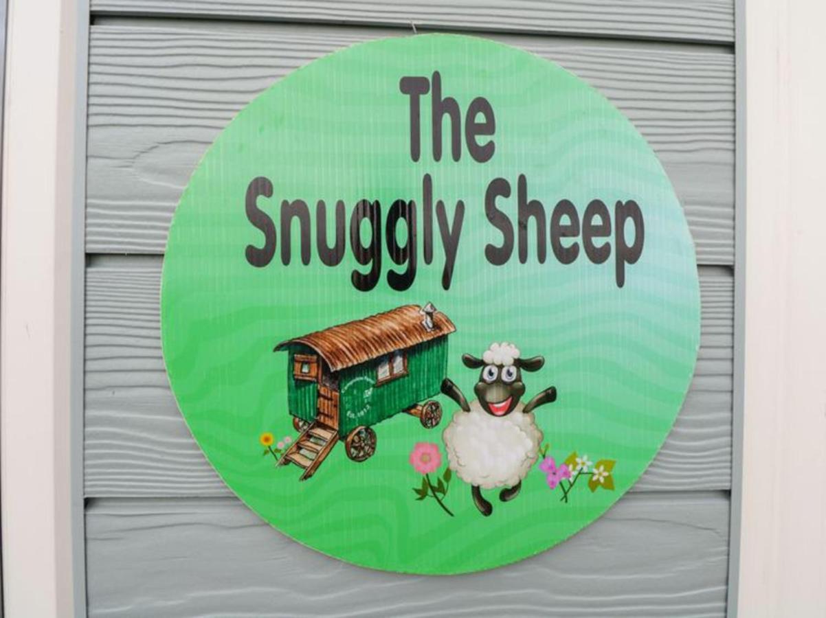 The Snuggly Sheep Shepherd Hut Farm Stay Балишанън Екстериор снимка