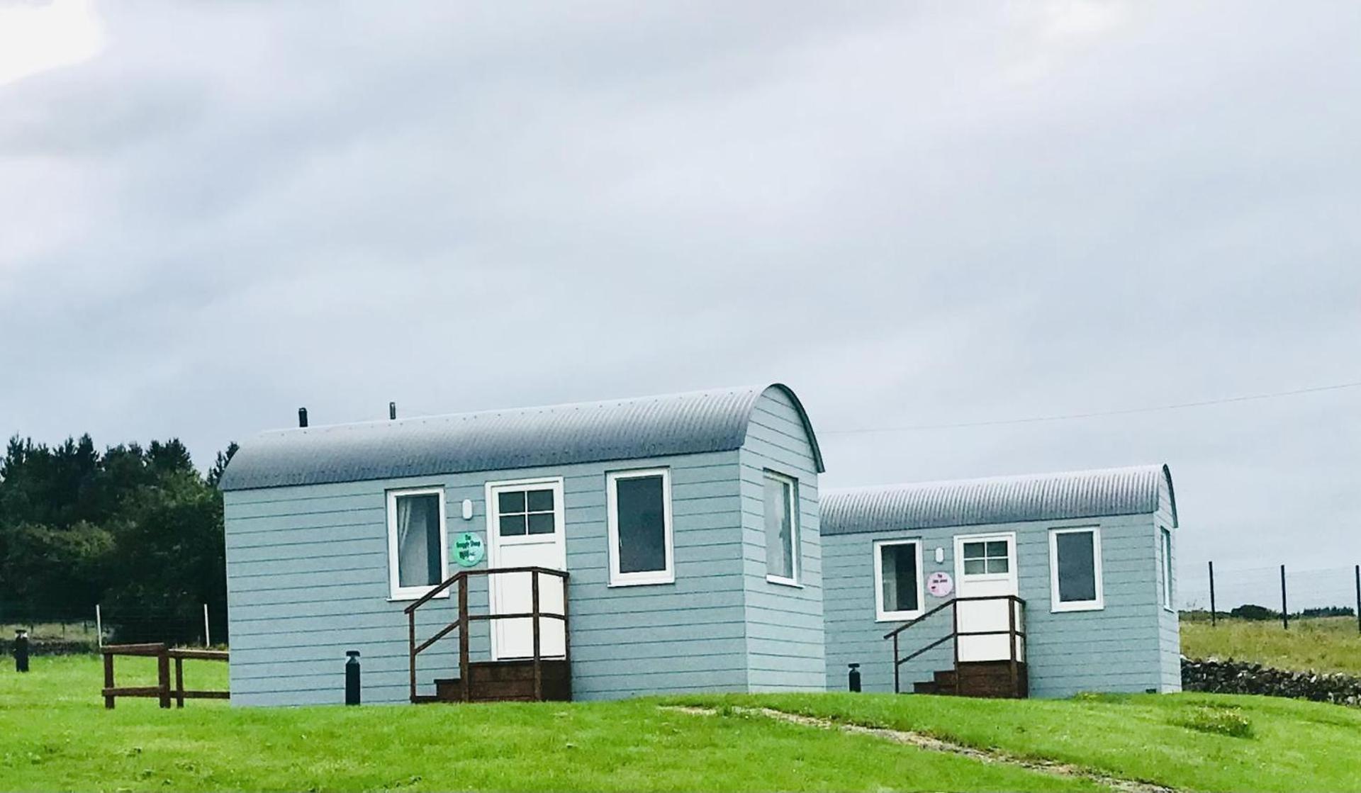 The Snuggly Sheep Shepherd Hut Farm Stay Балишанън Екстериор снимка